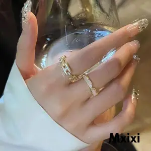 [Mxixi] Cincin Set Tumpuk Emas Kombinasi Rantai dan Keramik dengan Berlian Kilauan Desain Modern yang Berani untuk Gaya Stacking yang Mencolok Q381