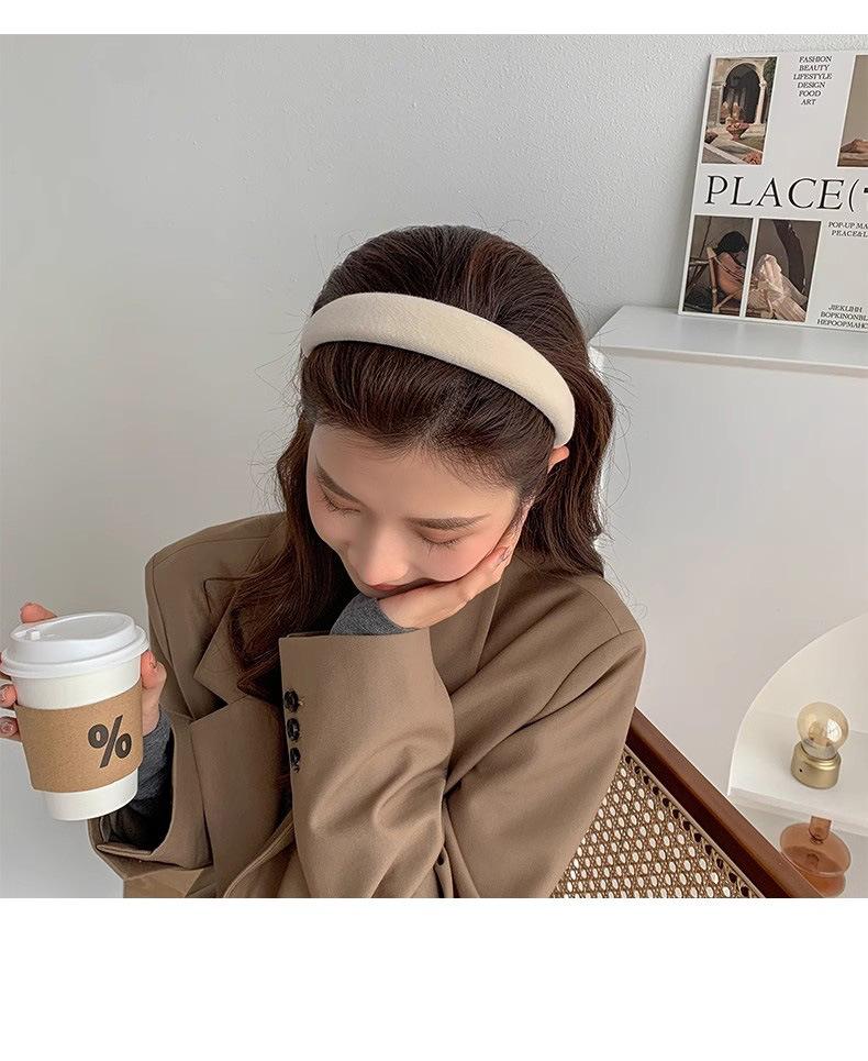Product Introduction of Solid Color Versatile Sponge Headband Soft Stretchy Hair Accessory for Everyday Styling, Workouts Fashion Comfortable Non-Slip Hair Band for Women Girls 4