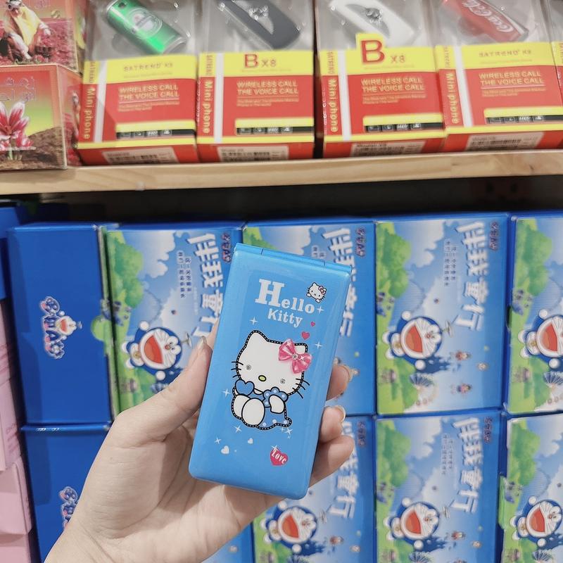 Hello kitty hai sóng, nghe nhạc quay phim chụp ảnh 1