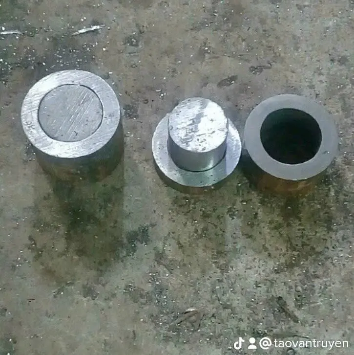 trụ xoay cổng sắt phi 45. 1bộ gồm 2cối trên và 2cối dưới.