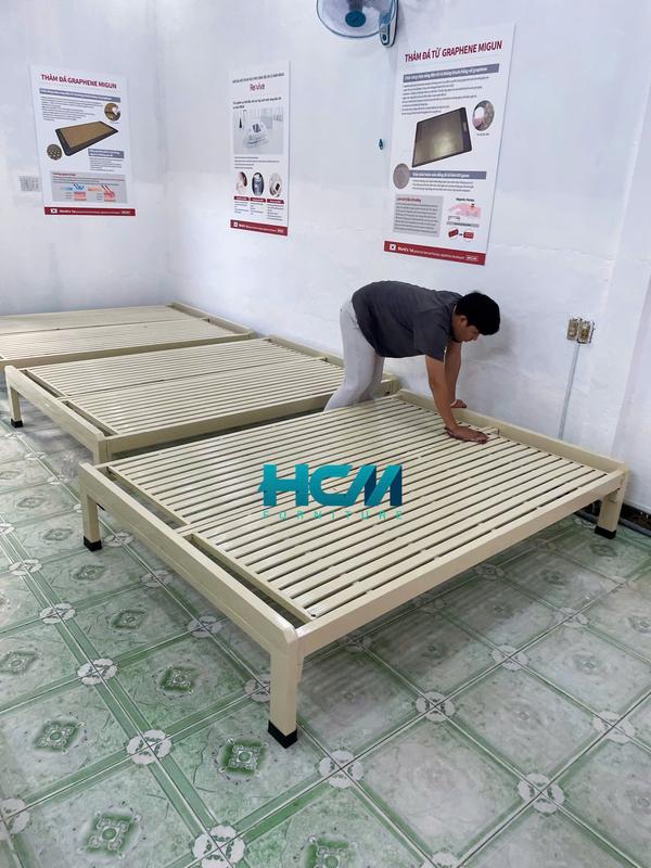Giao Hỏa tốc HCM _ Giường Palet bằng sắt hộp 4x8 cao cấp 1
