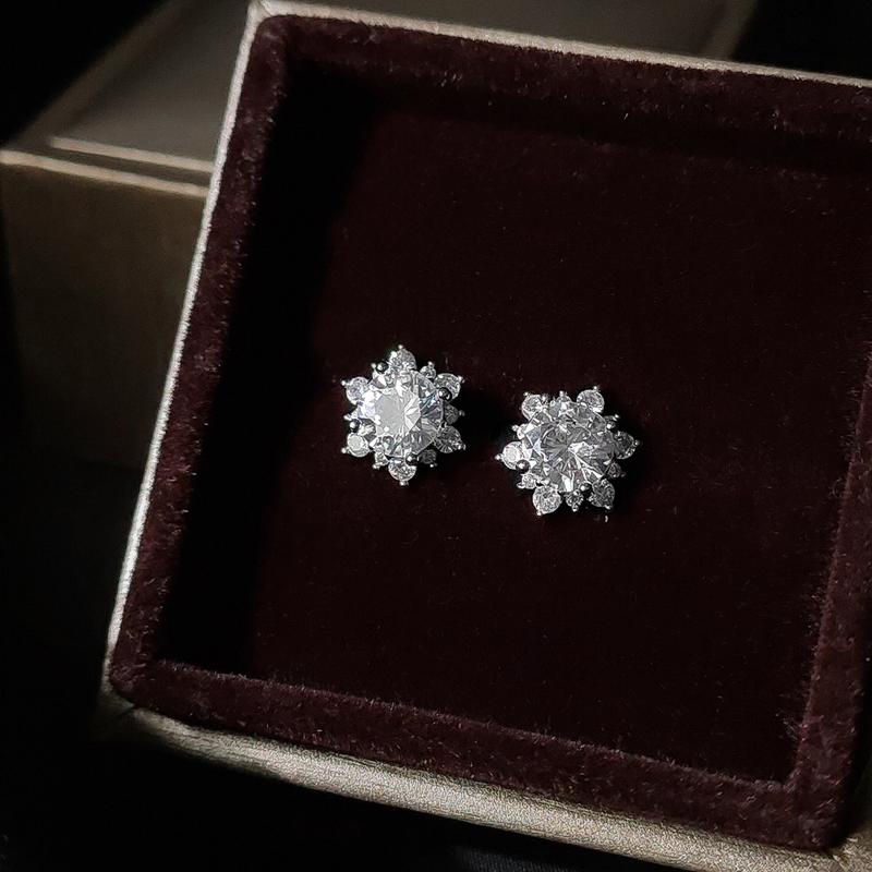 Product Introduction of High-Quality Zirconia Shiny Mini Version 925 Earrings for Women Elegant Simple Daily Commuting Ear Jewelry 6