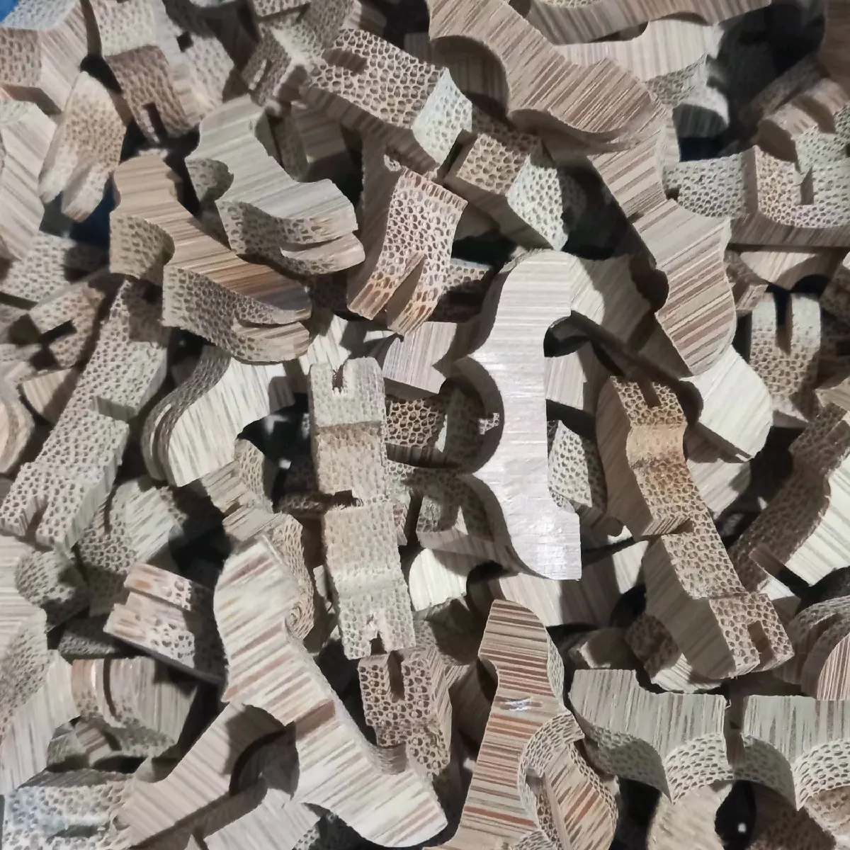 Gối cầu tre đẹp chữ M lồng chim chào mào giá 1 chiếc