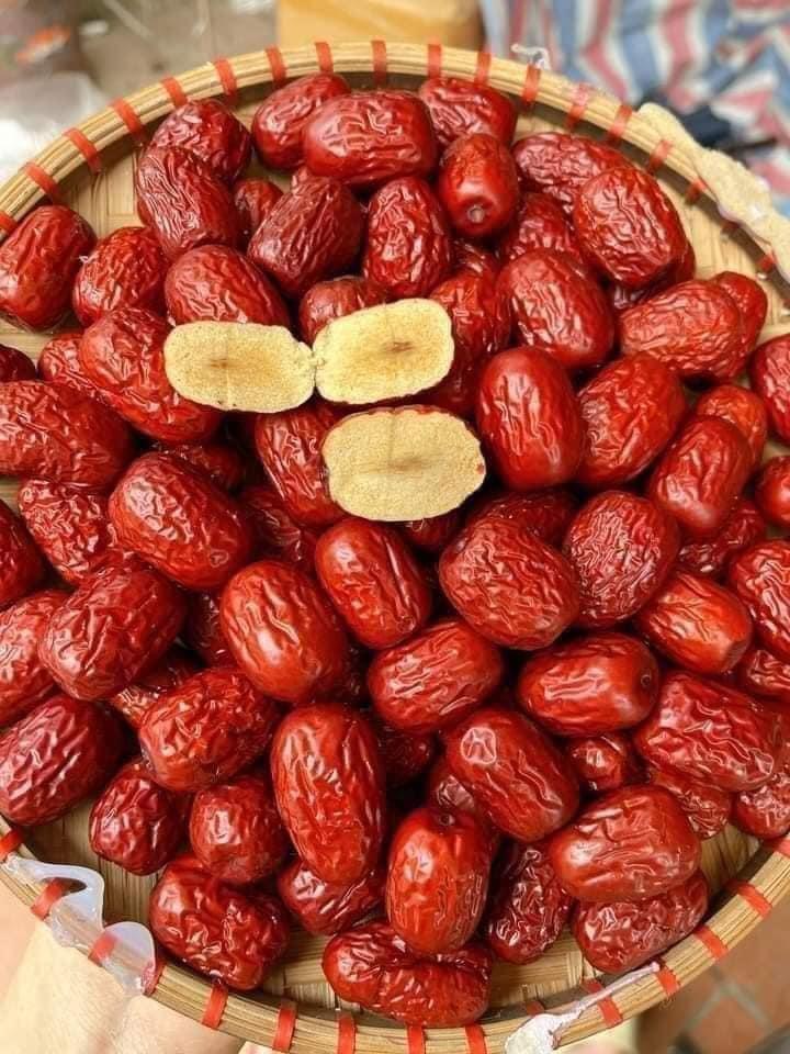 Product Introduction of Táo Đỏ Sấy Khô 1kg .Dùng nấu nước uống, nấu chè, nấu cháo, pha trà Thức Ăn 4