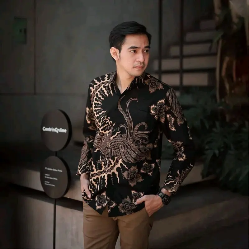 Kemeja Lengan Panjang Motif Kelabang Hitam Katun 0