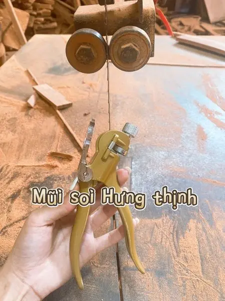 KÌM MỞ CƯA KÈM KÍNH LÚP - 1 KÌM cao cấp -được sử dụng cho lưỡi cưa gỗ 0