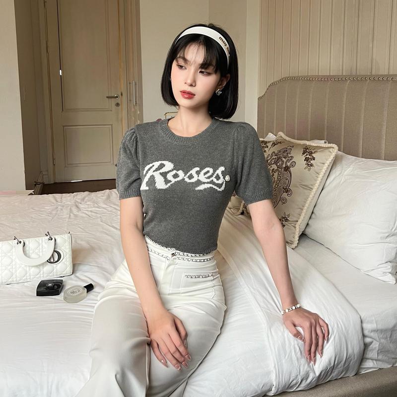 Product Introduction of [VEO'S ] Roses Top - Áo Len Montoghi Nữ Mùa Hè Thiết Kế Ngắn Tay Form Ôm Mỏng Nhẹ Màu Xám, Xanh, Vàng, Hồng Đính Khuy Hoa Hồng Đi Làm Đi Chơi Veo's 9
