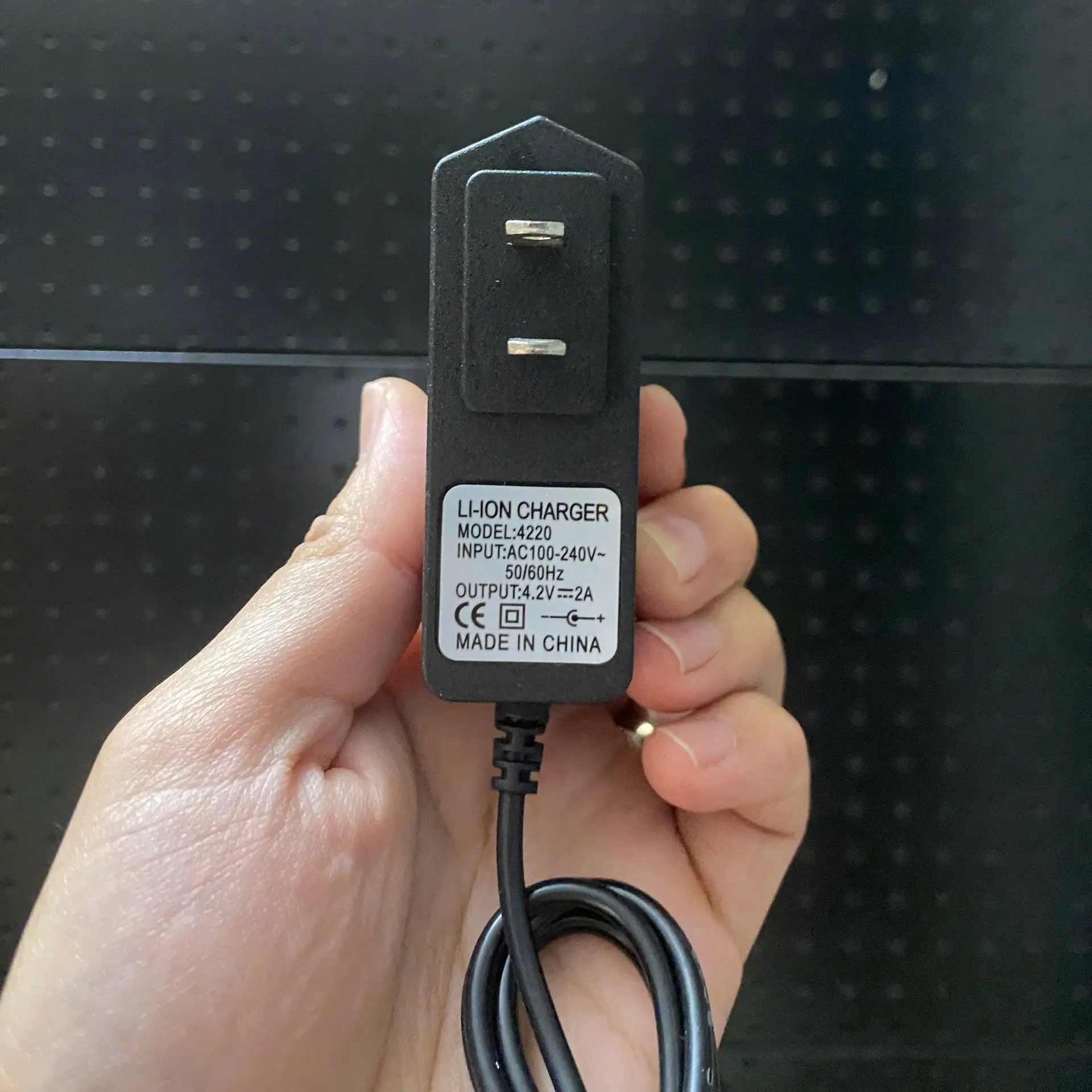 Sạc pin 1s - 4,2 vol có đèn báo đầy, tự ngắt sạc pin thiết bị điện tử , máy khoan bắn vít cầm tay