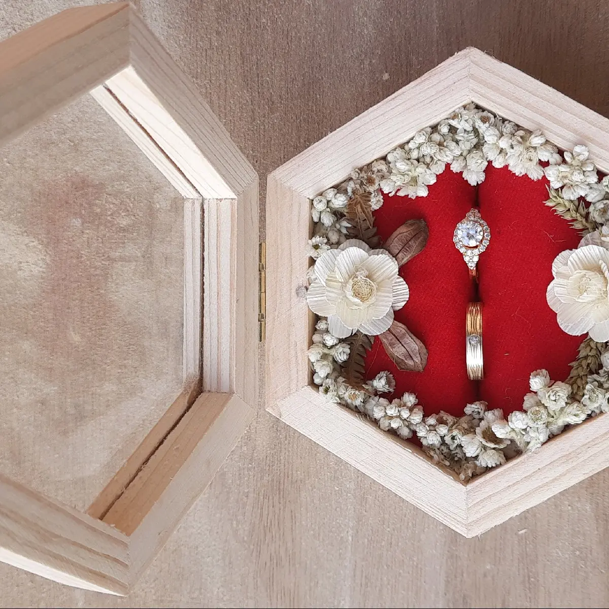 Kotak cincin kayu hexagon / kotak cincin hias / kotak cincin lamaran