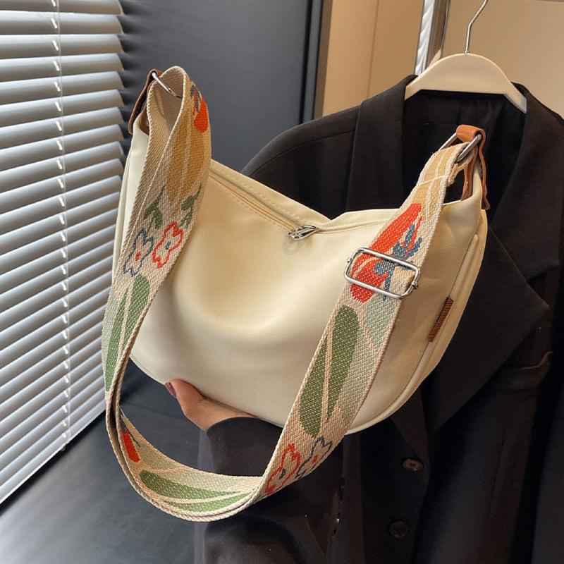 Product Introduction of Ethnic Style Messenger Bag Underarm Bag Selenodont Bag Dumpling Bag Large Capacity Japanese and Korean Style 2024 New Casual 1