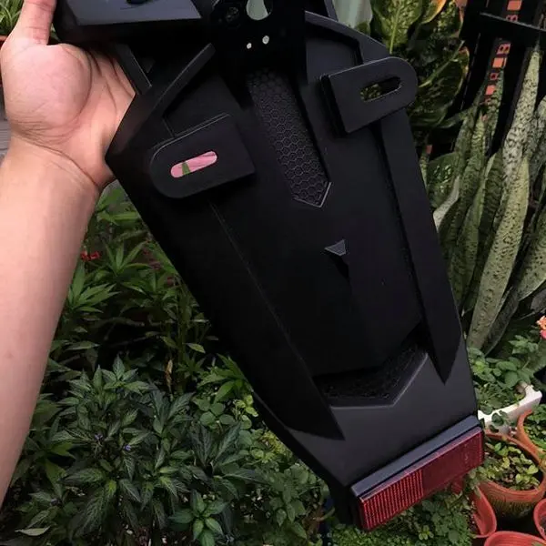 DÈ CHẮN BÙN,DÈ GẮN BIỂN SỐ SAU KIỂU MALAYSIA NGẮN CHO EXCITER 150 CAO CẤP 5