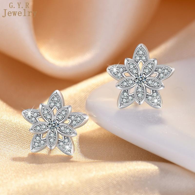 Product Introduction of [Free GRA Certificate] Christmas Full Inlaid Moissanite Hollow Snowflake Ear Stud 44