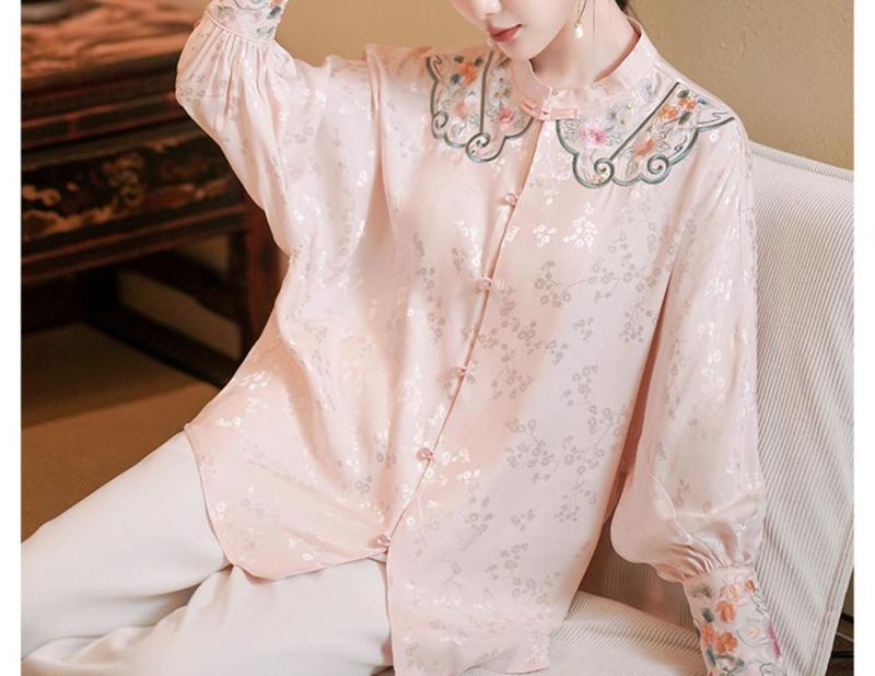 Product Introduction of Loose Version New Chinese Style Women's Shirt 2023 New Chinese Style Ethnic Style Tang Costume Top Long Sleeve Stand Collar Women 5