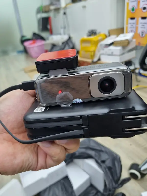 Camera hành trình OLED Q6 2