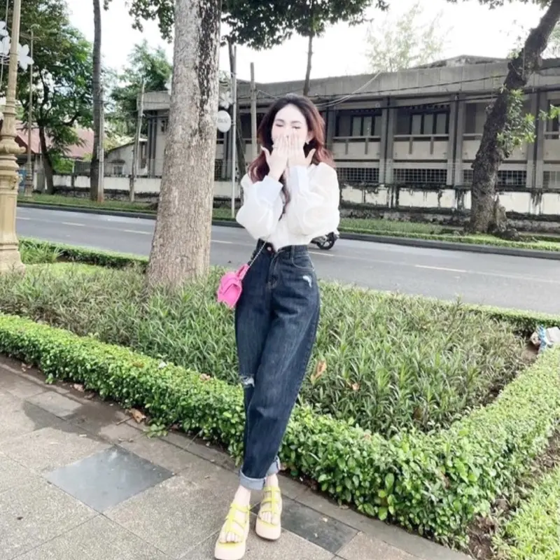Quần Baggy Jeans Túi Thêu Màu Xanh Đậm Cạp Cao Trên Rốn, Form Rộng Thoái Mái, Women Nữ Kem Pants 4
