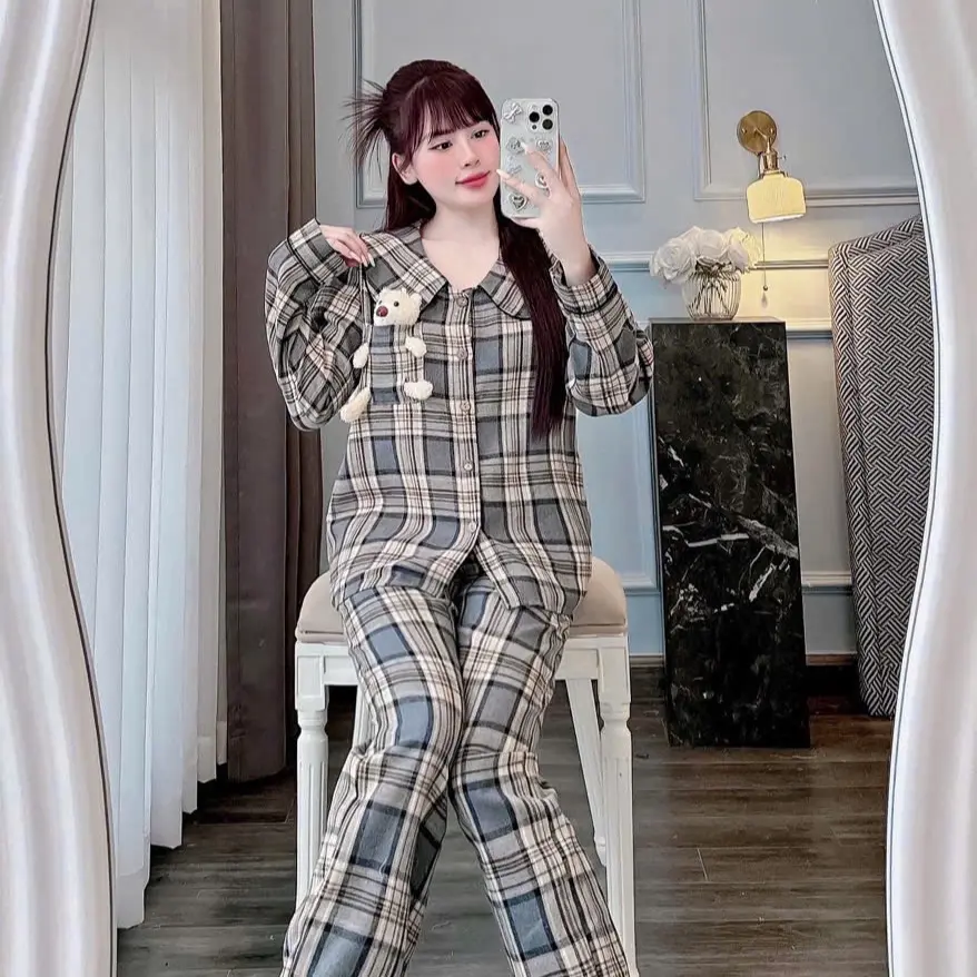 Bộ đồ pijama dạ dài tay kẻ kèm gấu dễ thương Nữ Women  Áo Kem