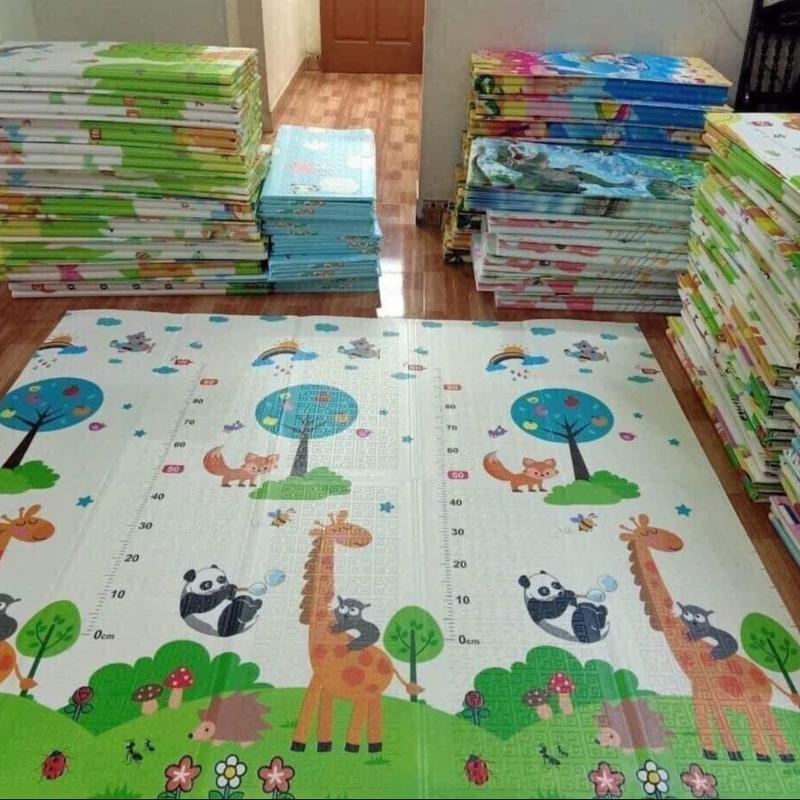 Chiếu xốp cho bé Thảm xốp gấp gọn Tấm lót trải sàn 2 mặt chống trượt hình con vật ngộ nghĩnh giao màu ngẫu nhiên loại dày Đồ Chơi