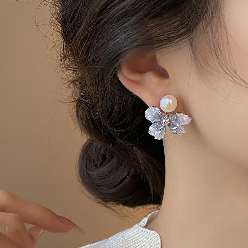 Product Introduction of Gradient Crystal Flower Earrings for Women - French Chic & Versatile Design, Lightweight & Elegant, Perfect Gift for Thai Festivals, Ideal for Fashion-Forward Women 19