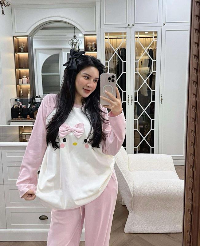 Set Bộ Nỉ Nữ Thu Đông Raglan Dài Tay Hello Kitty Màu Hồng, Set Bộ Nỉ Áo Cổ Tròn Kèm Quần Dáng Suông Siêu Xinh freesize dười 65kg thường bộ  nỉ bộ  nỉ Women Nhung bộ  nỉ Top Kem