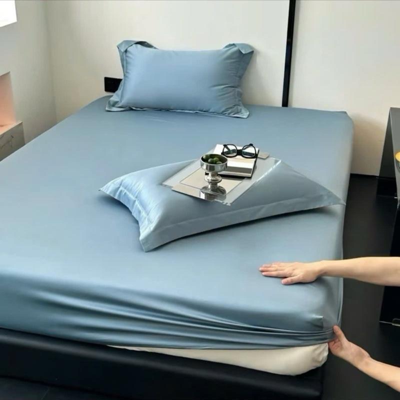 ( Mẫu mới): sét ga gối phi lụa trơn, mẫu mã đơn giản nhưng rất sang trọng. Sét 3 món hoặc 4 món. Dùng mùa hè mền mịn, thoáng mát.