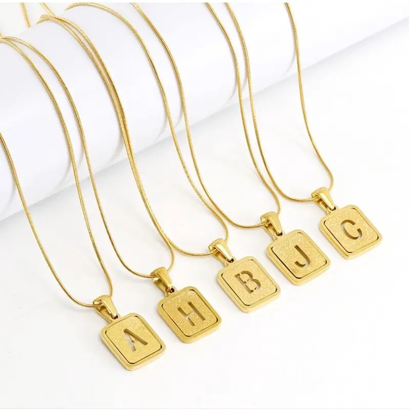 สร้อยคอตัวอักษร A-Z แบบใหม่ จี้กลิตเตอร์ ตัวอักษรเจาะกลวง สร้อยคอสแตนเลสแท้ ชุบทอง18K ไม่ลอก ไม่ดำ