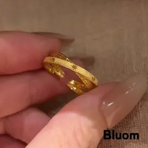 [Bluom] Cincin Logam Emas Dengan Tekstur Tarik Kawat Lapisan Dua Silang Bintang Rapi Retro Z194