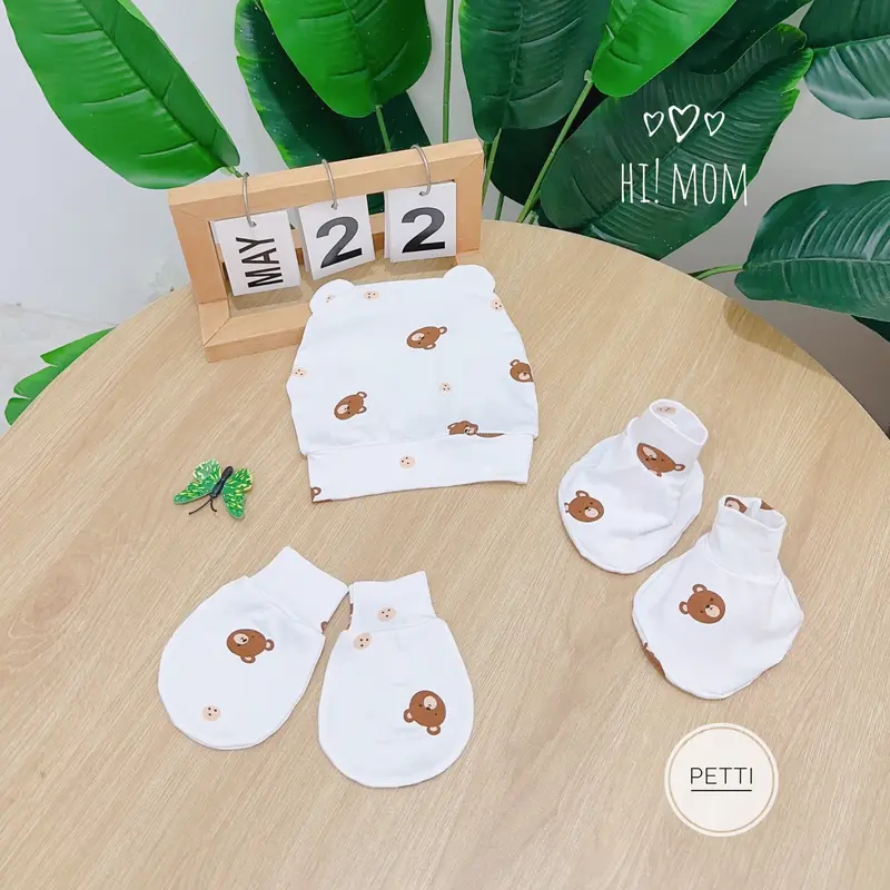 Set Mũ Kèm Bao Tay Chân Hi! Mom Nền Trắng Họa Tiết Chất Vải PETIT Mềm Mát Cho Bé Sơ Sinh (Mới) 0