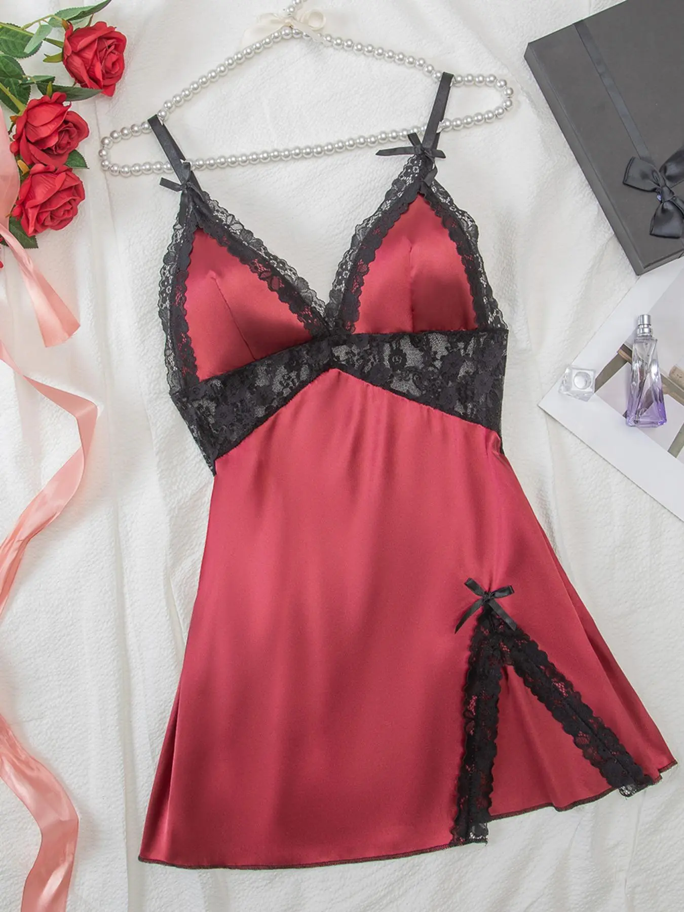 Women's Solid Color Contrast Floral Lace Bow Front Nightdress, Casual Soft Comfortable Adjustable Spaghetti Strap Backless Nightgown for Women, Women's Sleepwear & Loungewear for All Seasons