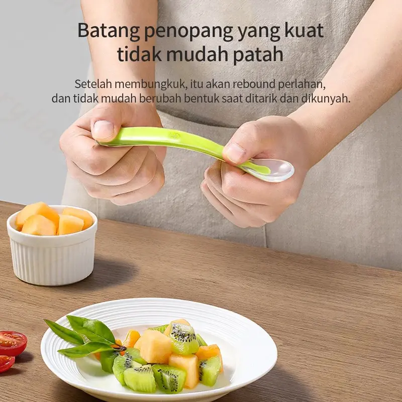 Sendok makan bayi bahan silikon lembut peralatan makan bayi BPA free / Sendok Bayi Silicone (BIC) 4