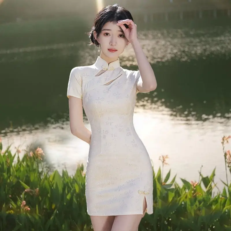 Váy Áo Liền Quần Phong Cách Trung Quốc Sườn Xám Ngắn, Hàng Mới Về, ngắn Tay, Thích Hợp Cho Các Cô Gái Trẻ, Thiết Kế Cổ Điển Có Xẻ Tà