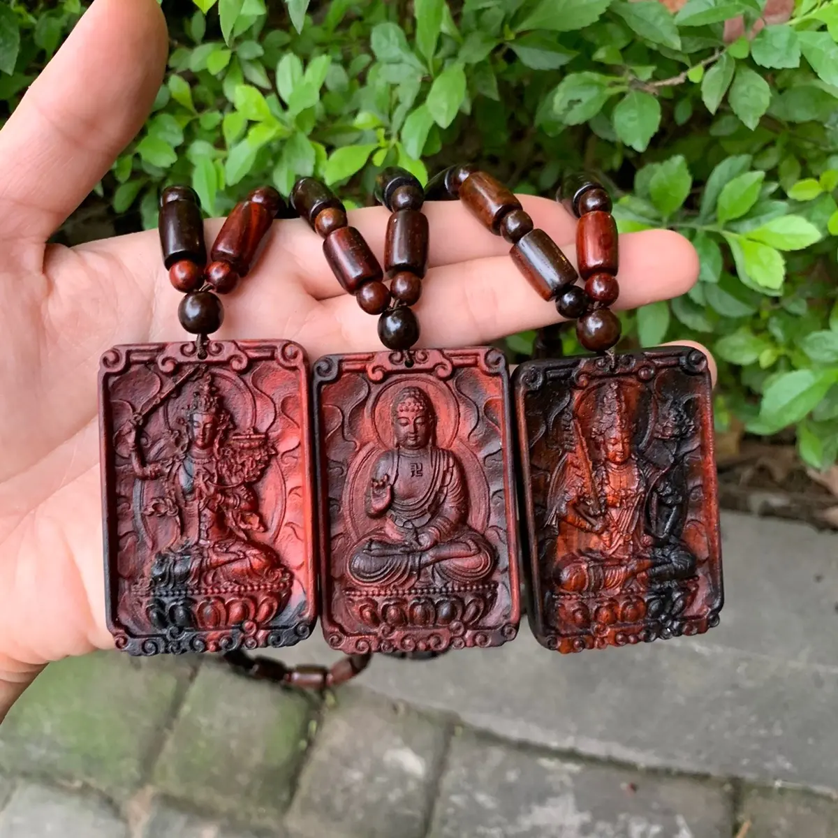 Dây Chuyền Phật Bản Mệnh Gỗ Trắc Đỏ Đen Nam Voi - Charm