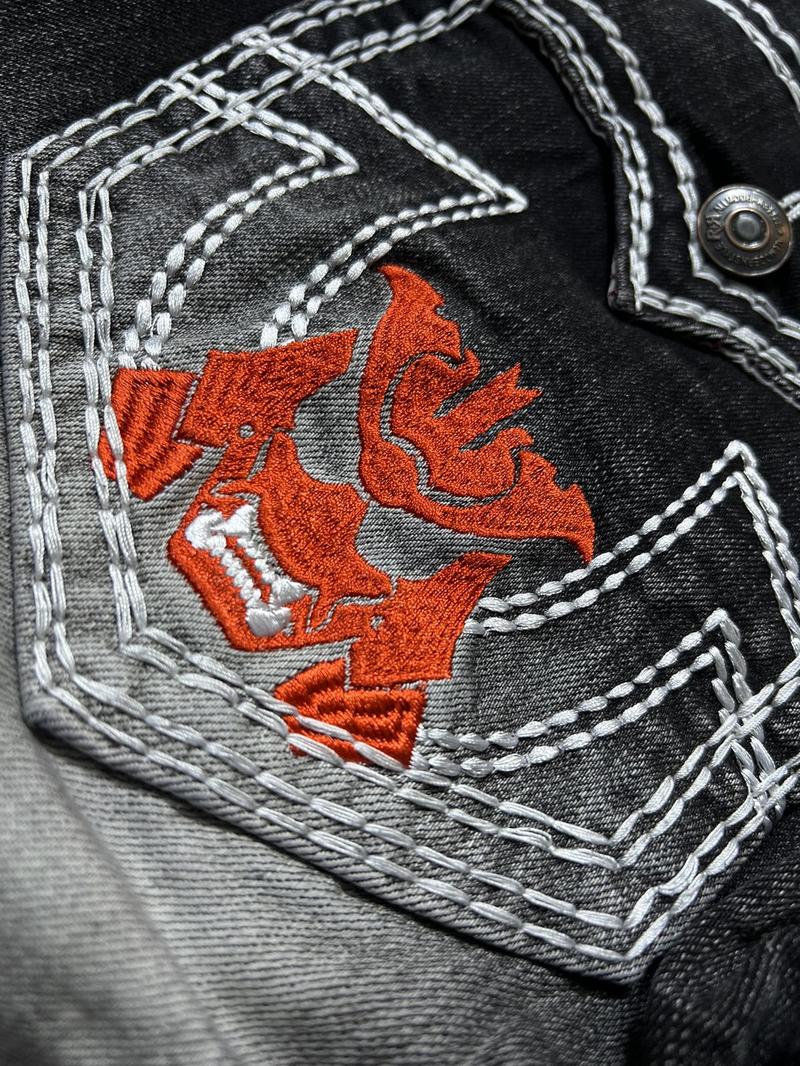 Product Introduction of Quần jean nam dài  màu đen wash gân , hoạ tiết thêu hình Samurai 8