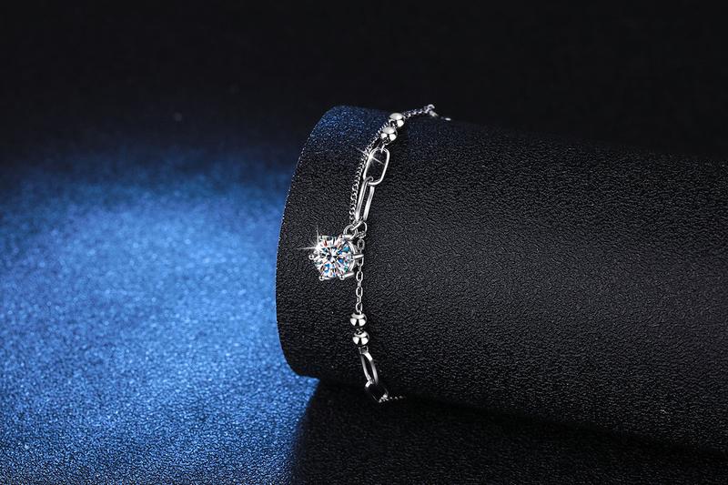 Product Introduction of S925 Sterling Silver Bracelet Female Diamond Bracelet Female Female Light Luxury Korean Bracelet 1 Karat D Color Moissanite Bracelet Female 3