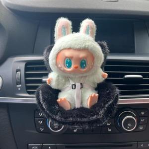 Cute Soft Furry Car Seat for Dolls, Car Air Vent Clip, Cute and Functional Car Ornament for Labubu Fans and Doll Collectors, Car Hanging Decoration, Cute Car Interior Accessory, Car Desktop Decor
