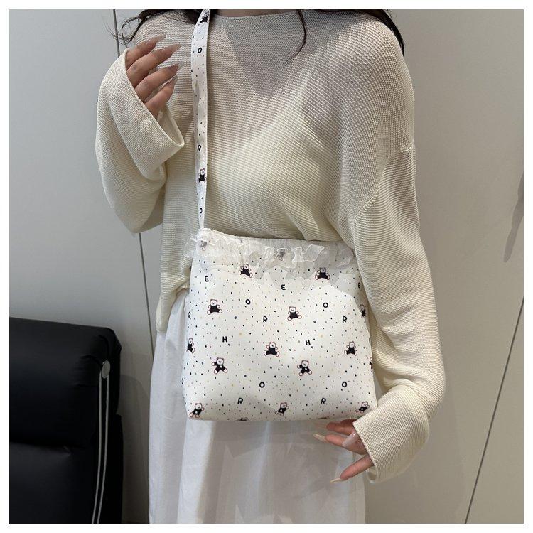 Product Introduction of Sewing Line Magnetic Snap Spring 2025 Women's Bag Shoulder Bag Personality Trend Large Capacity 20