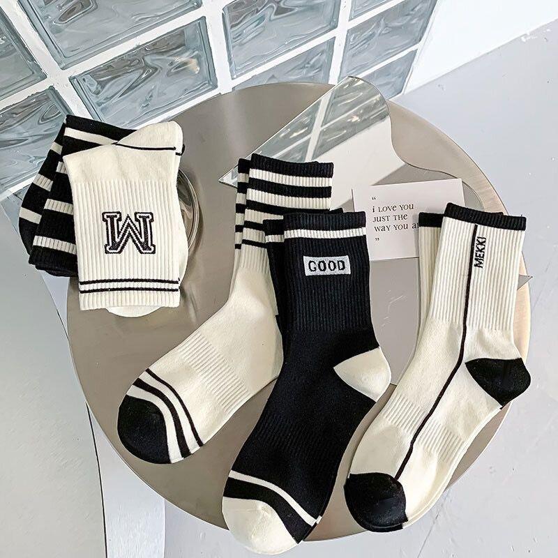 Product Introduction of Simple Black And White Striped Sports Socks 11
