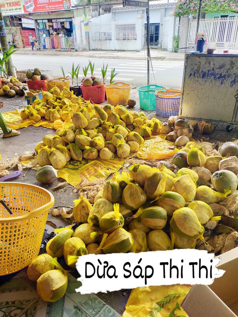 Product Introduction of Dừa Sáp Cầu Kè Loại 3 - Size Lớn (Trái 1.1Kg-1.2Kg) -  Chuẩn Sáp Loại 3​​ (Khô) 1