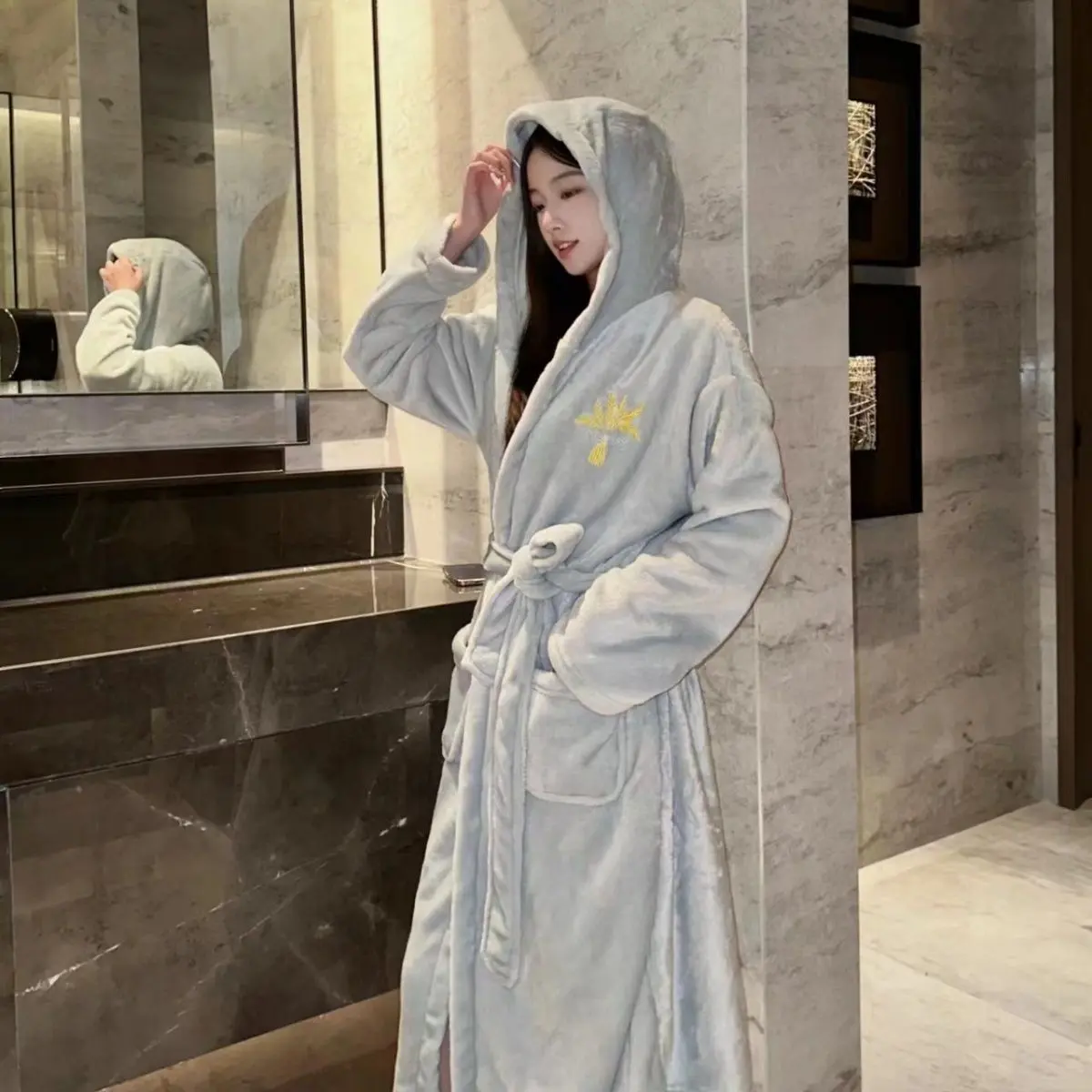Áo choàng tắm dày mùa đông, dành cho phụ nữ, cực dài, làm bằng vải nỉ, thích hợp cho các cặp đôi, kích thước lớn, được làm bằng lông cừu san hô, thích hợp cho học sinh, đồ ngủ Women Trắng