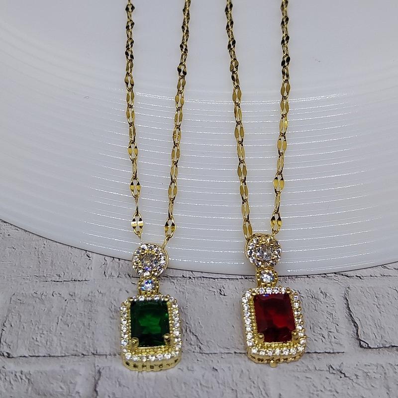 Product Introduction of Kalung Wanita Titanium Lapis Emas Plus Liontin kotak  Hijau merah Anti Karat Gold 3