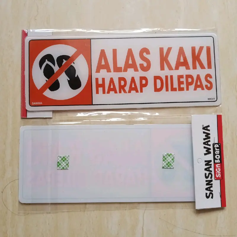 AKRILIK SIGN BOARD ALAS KAKI HARAP DI LEPAS 0