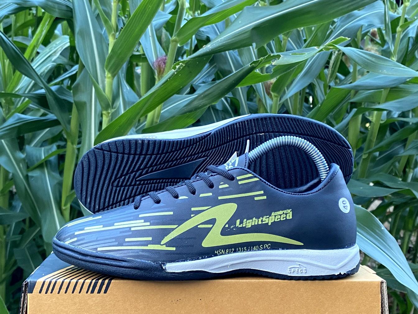 Sepatu Futsal Specs Lightspeed Reborn Terbaru - Ukuran 38-43, Bahan Semi Kulit Lentur, Sol Karet Anti Slip, Free Kaos Kaki  sepatu  futsal ls ivory sepatu futsal  flank sepatu futsal decit light  specs specs reborn original  specs specs  lightspeed