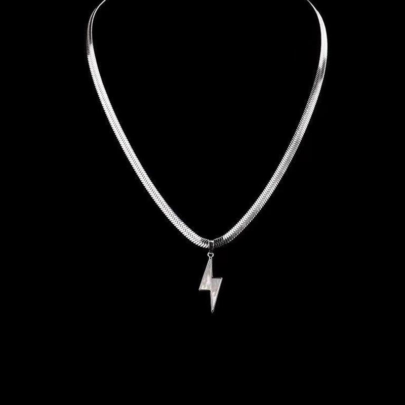 Dây chuyền nam titan thời trang, Vòng cổ dây lụa mặt tia chớp độc đáo cá tính