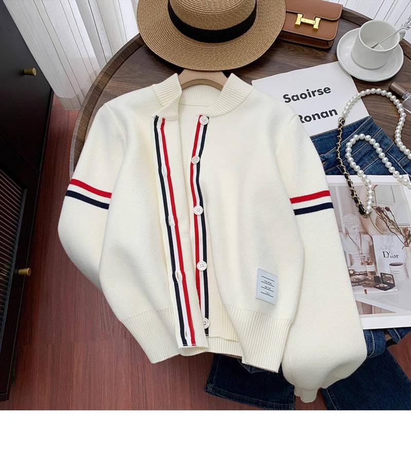 Product Introduction of Áo Len Thể Thao Nữ, Dáng Rộng Vừa Vặn, Thiết Kế Tay Đôi, Có Ruy Băng Dệt Màu, Cổ Bóng Chày, Kết Hợp Năng Động Trẻ Trung, Thích Hợp Cho Mùa Thu Và Mùa Đông Women Top Dài Tay 26