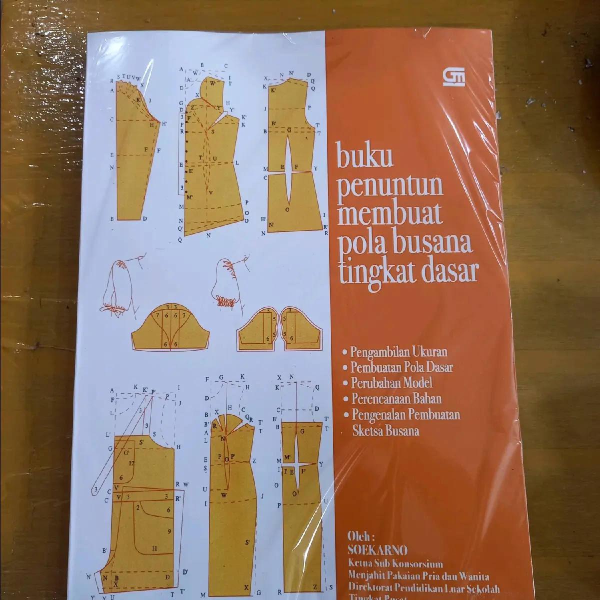BUKU PENUNTUN MEMBUAT POLA BUSANA TINGKAT DASAR Soft Cover