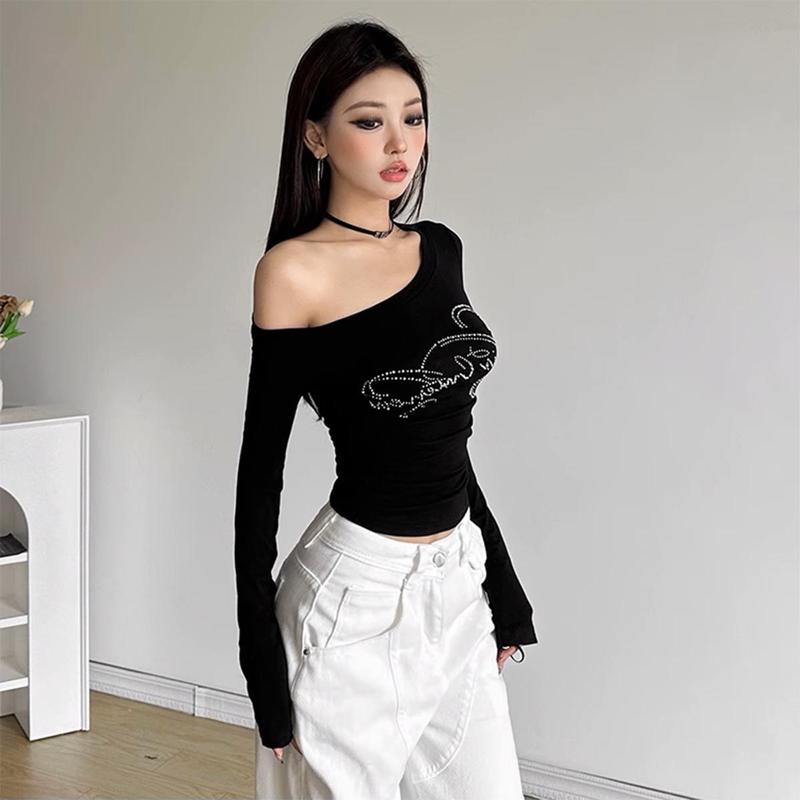 Áo Thun Nữ Tay Dài Kiểu Lệch Vai DaaLaa Store Nhún Eo In Chữ Đính Đá A51279 6