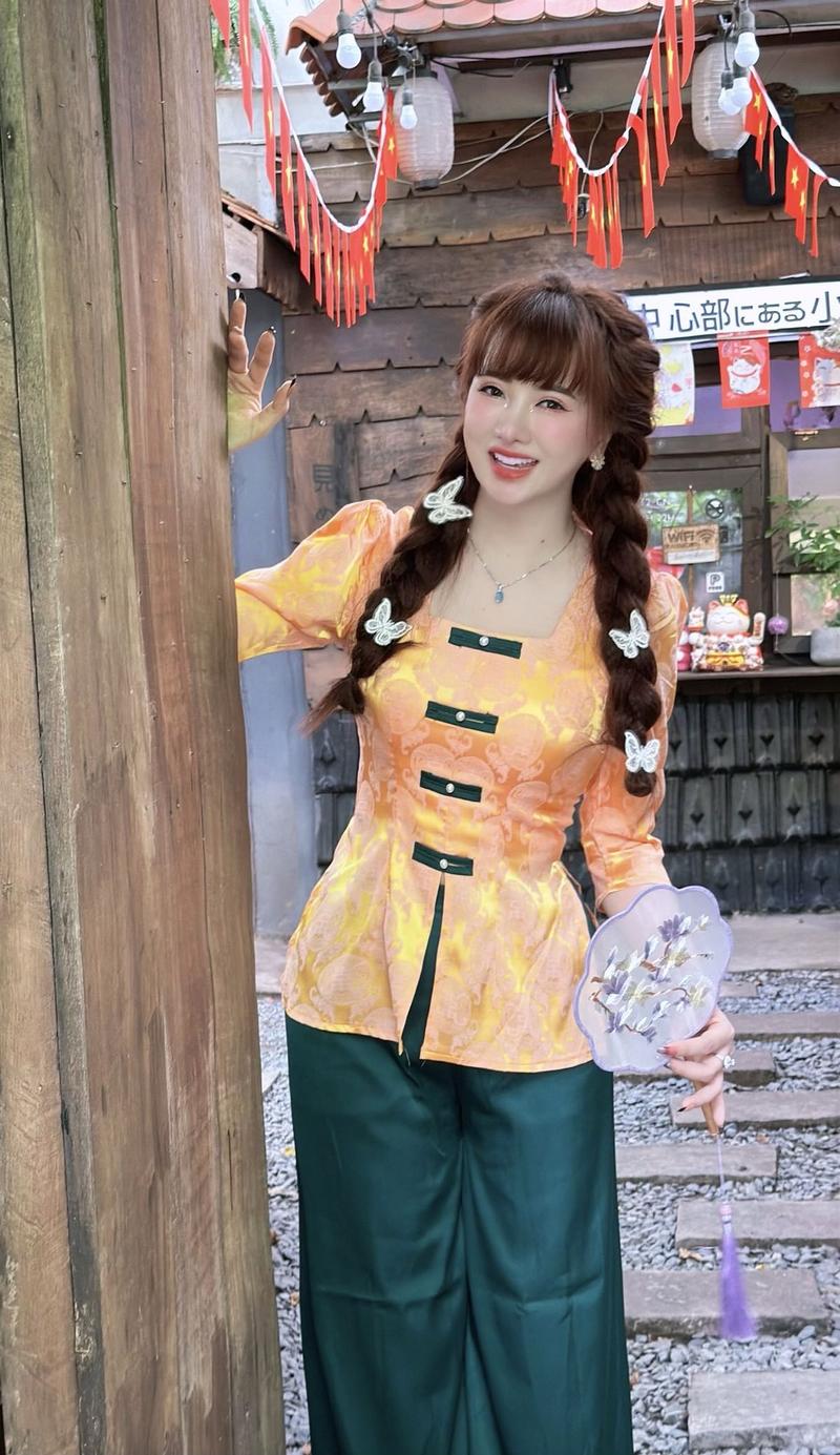 Product Introduction of Bộ Bà Ba Cổ Vuông 40-80 Kí Áo Gấm Quần Latin 15