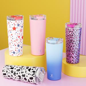 【Meoky】24オンスのダブルマウススラントコーヒーカップ、1/2カウントの直接飲料口とストロー口、漏れ防止カップ蓋、底部に滑り止めパッド、サマークールボトル、ワイドマウスとナローボトムで簡単なクリーニングと車のロード