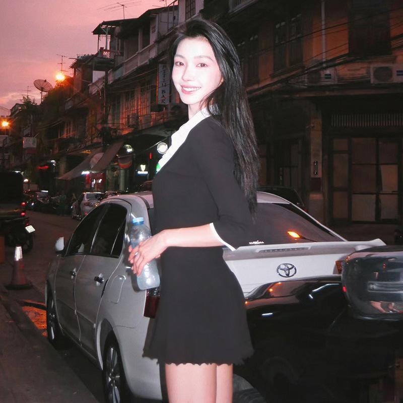 Product Introduction of Váy ngắn Bodycon, Phong Cách Người Nổi Tiếng Ins, Phong Cách Preppy, Váy Có Gân Khối Màu, Thanh Lịch, Cổ Áo Sơ Mi, Dành Cho Phụ Nữ váy  trắng váy  có  cổ  khoét  sâu hoa  xù  đầm  body 6