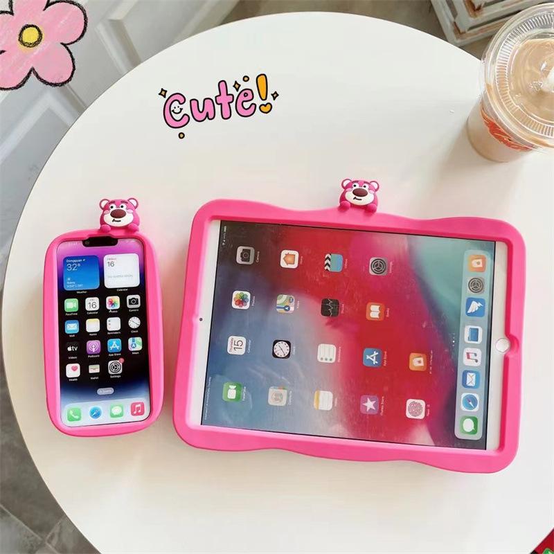 Product Introduction of Ốp Bảo Vệ Silicon, Disney Lotso Dễ Thương, Giá Chân Đế Xoay 360, Tương Thích Với iPad Pro11 2020 / 2021 / 2022, Air5, Air4, 10.9, 10th, 9th, 7th, Gen 10.2, 10.5, 9.7, 2017 / 2018, Mini6, 5, 4, 3, 2, 1, Vỏ Bảo Vệ 8