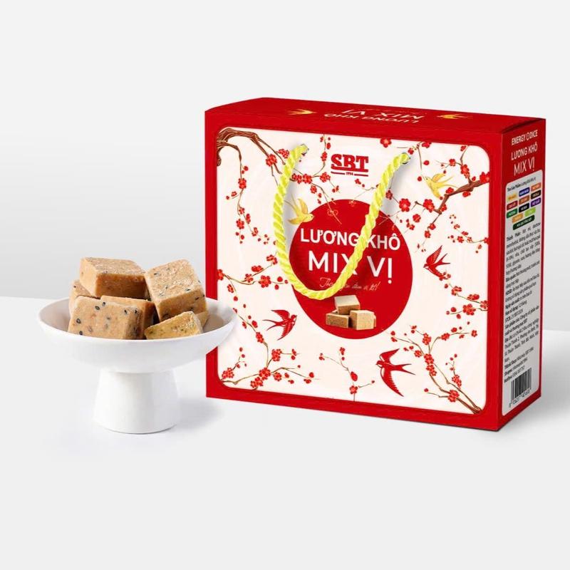   Tết 2026  Hộp 1 Kg Lương Khô Màu Đỏ Tết - Mix 13 Vị Hạt Ngũ Cốc và Hoa Quả thơm ngon - Ăn Vặt Snack Đồ Ăn Nhanh 